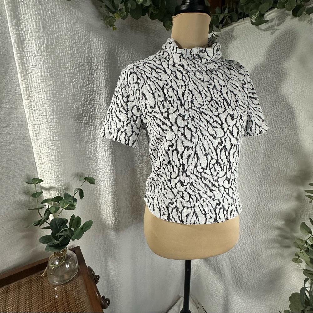 Belldini Gray/Black and White Short Sleeve Mock Neck Blouse Small